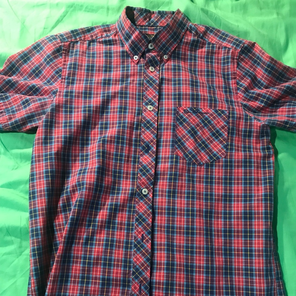 BEN SHERMAN SHORT SLEEVE BUTTON DOWN SHIRT.